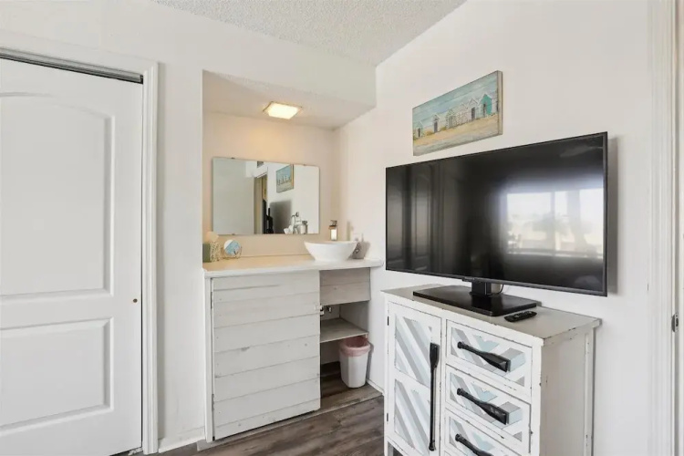 Beachfront Luxe Epic Ocean Views Sleeps 6