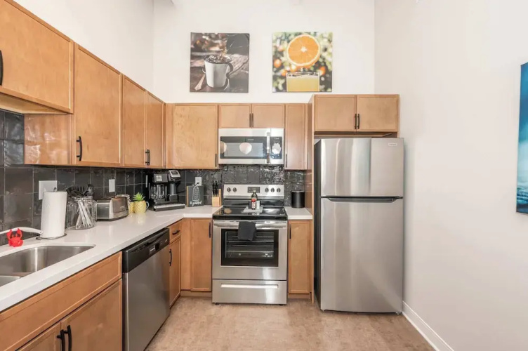 The 333 Suites 203 - Stay for 6