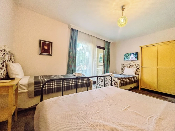 Grand Quadruple room with garden view