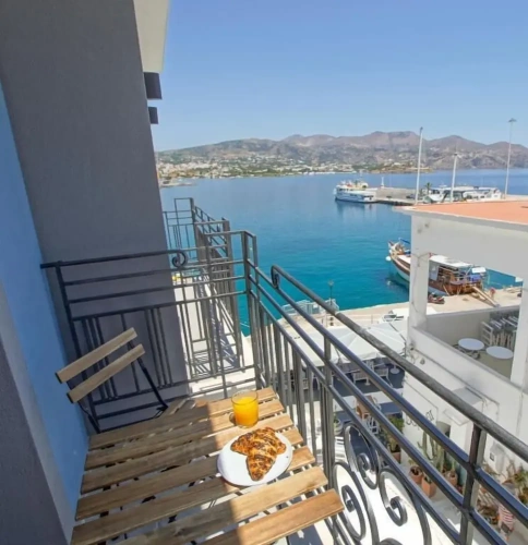 Standard Triple room with balcony and with partial sea view