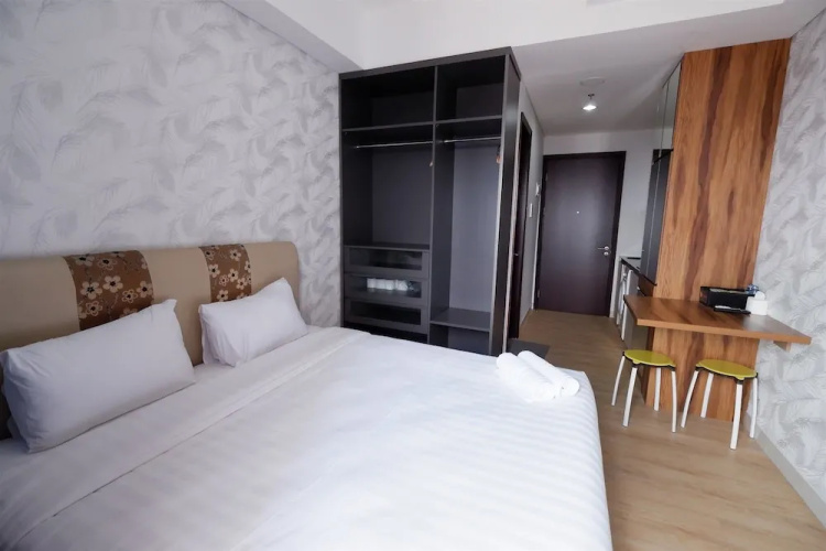Comfortable Studio Puri Mansion Apartment