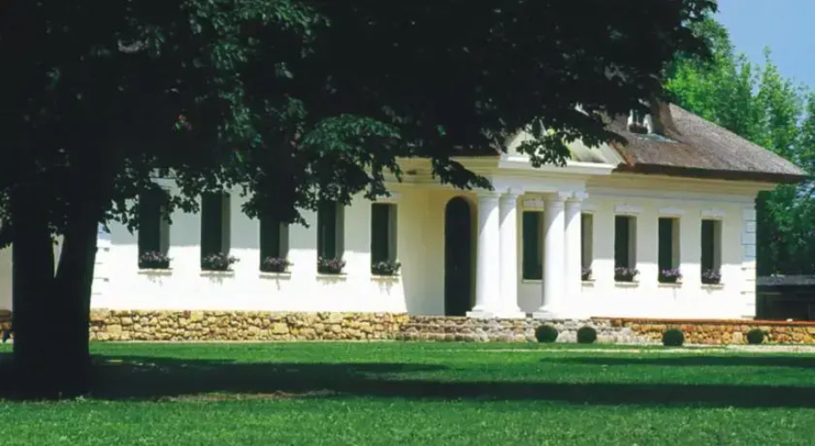 Dwór Chotynia