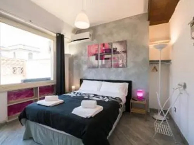 Rome Apartment - Queen