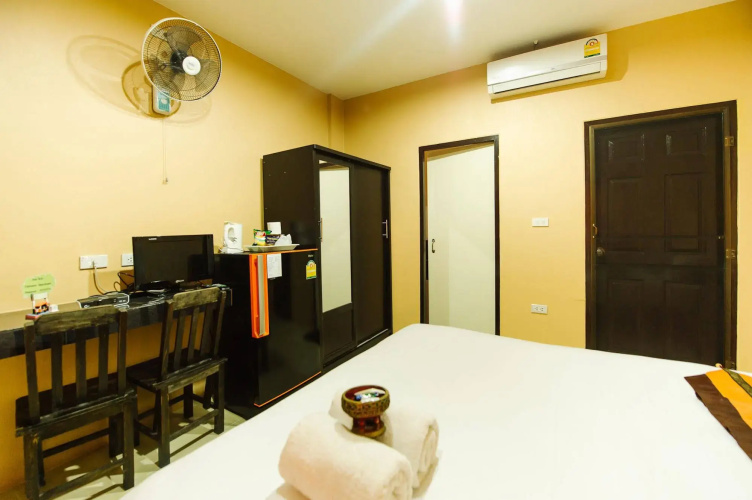 Happy House Hotel