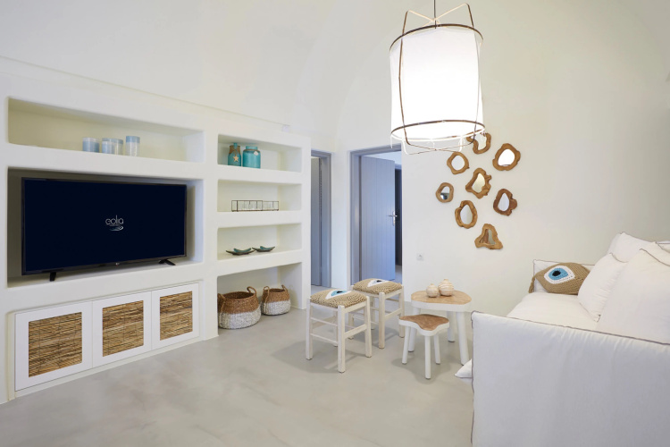 2 Bedroom Eolia Kamari Villa 100m2 with Private Heated Pool