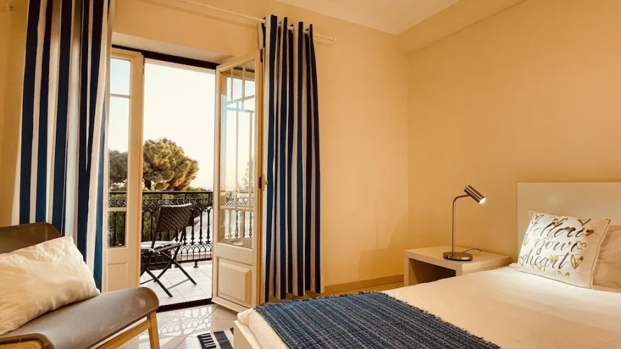 2 Bedrooms Apartment with balcony and with sea view