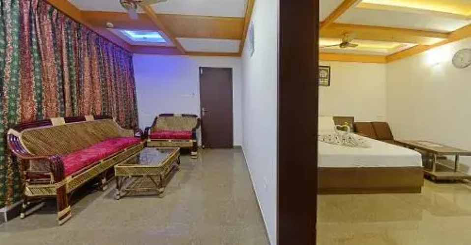 The Hotel Chola Inn