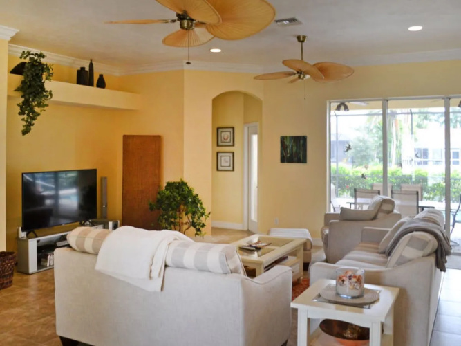 Sunny Villa