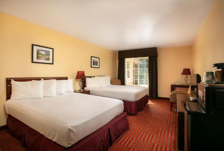 The Monarch Inn Over view