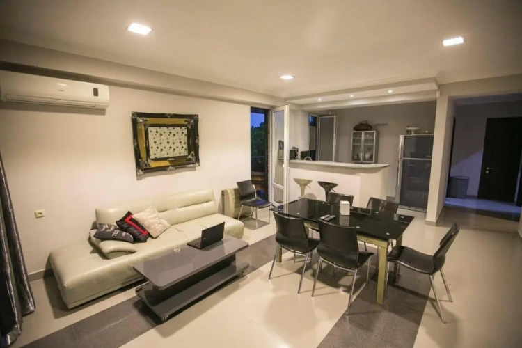 3 Bedrooms Apartment
