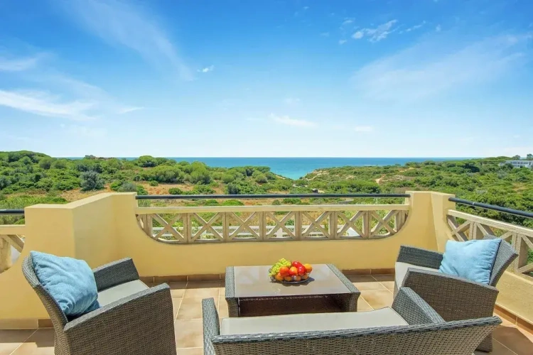 4 Bedrooms Villa with balcony
