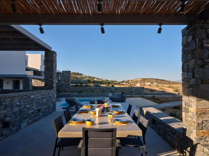 3 Bedrooms Villa