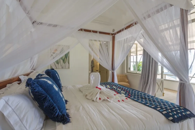 3 Bedrooms Luxury Quintuple Villa beachfront