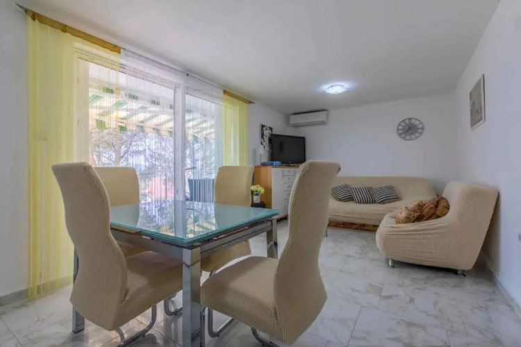 Apartment in Selce 39426