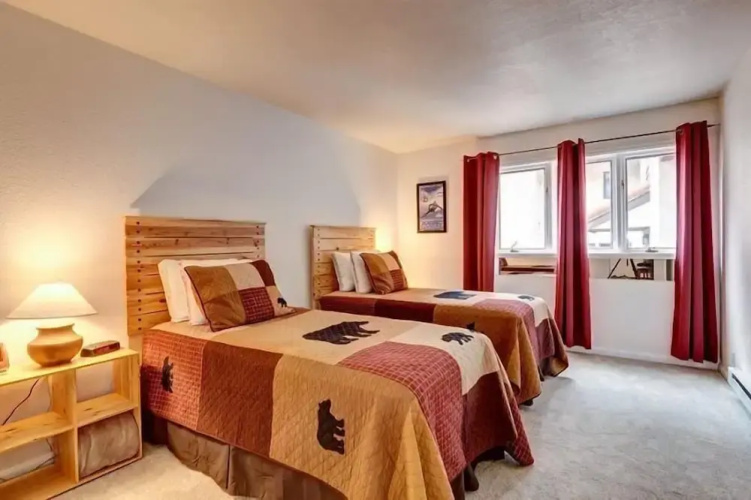 2-225 Eagle Dr Unit 8B Summer Only