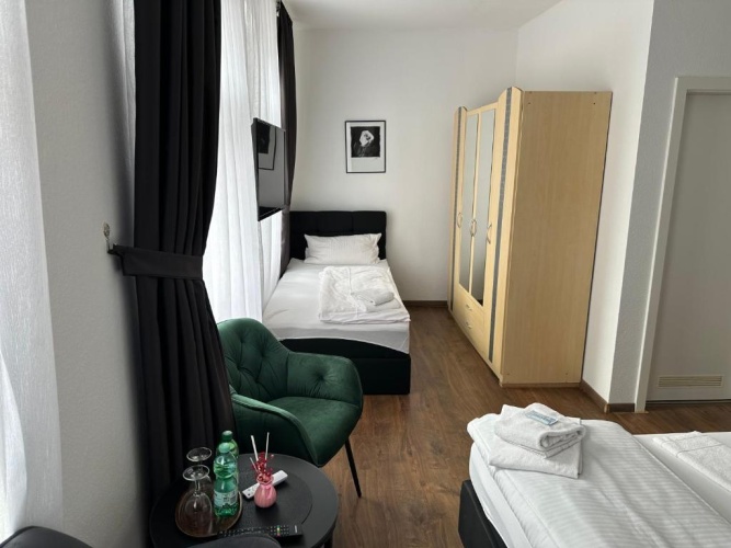 Standard Triple room