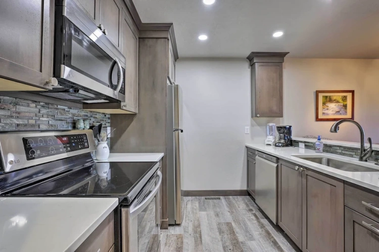 3 Bedrooms Apartment