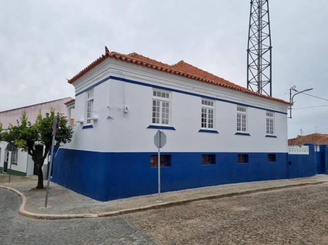 4 Bedrooms Cottage