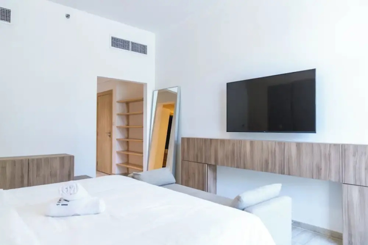 Cozy Chic 2BR - Pool Gym Access - JVC