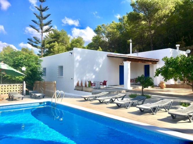 3 Bedrooms Villa