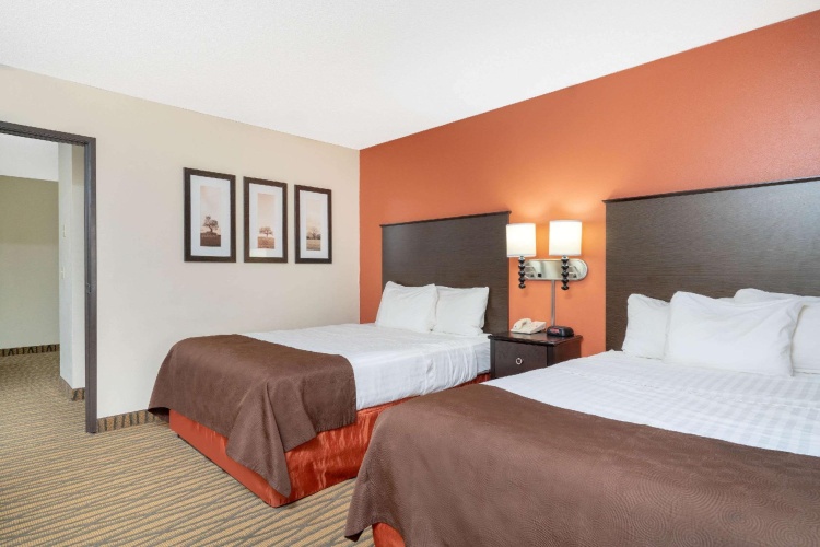 Deluxe Quadruple Suite