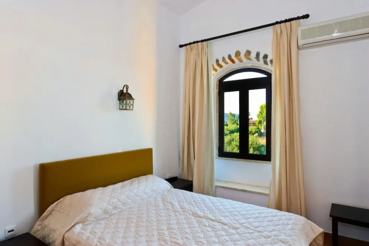 2 Bedrooms Villa