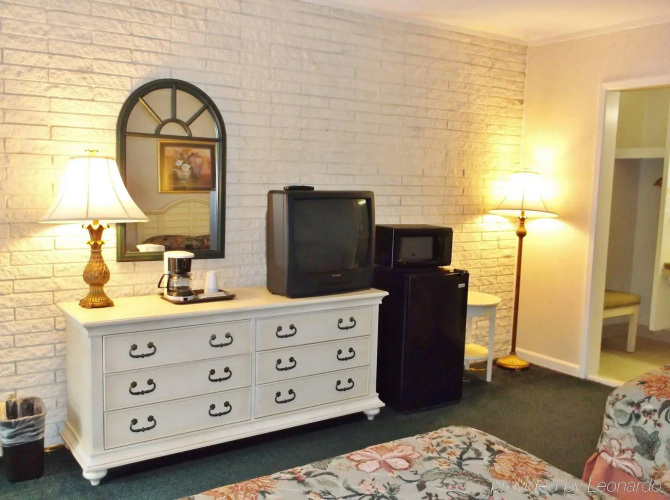 Azalea Inn & Suites
