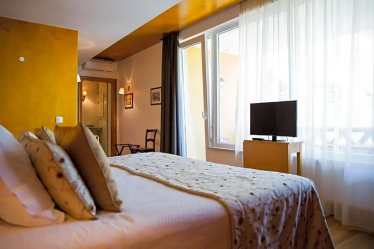Standard Double room with view
