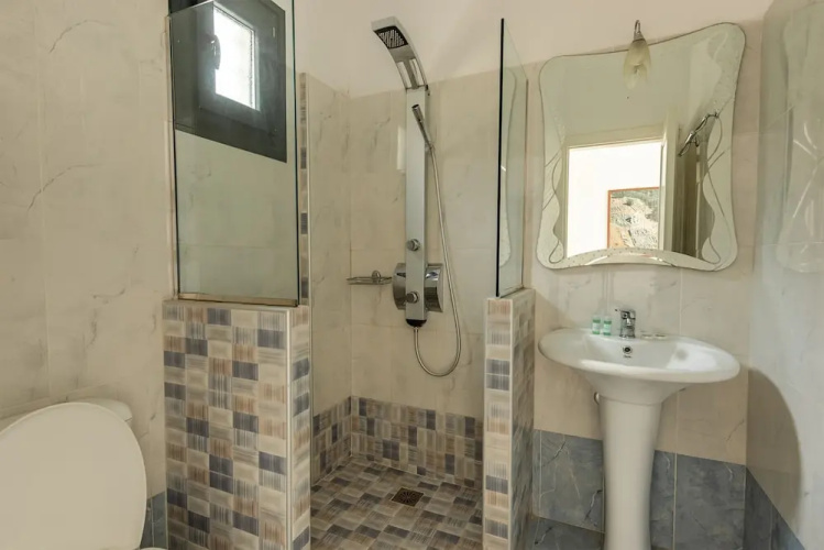 Maroulinas View Studios & Apartments