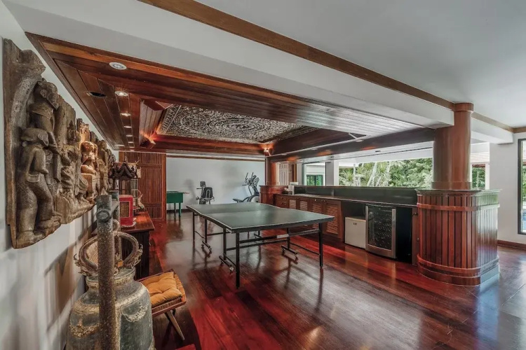 Naiharn 4br Private PoolVilla near Beach