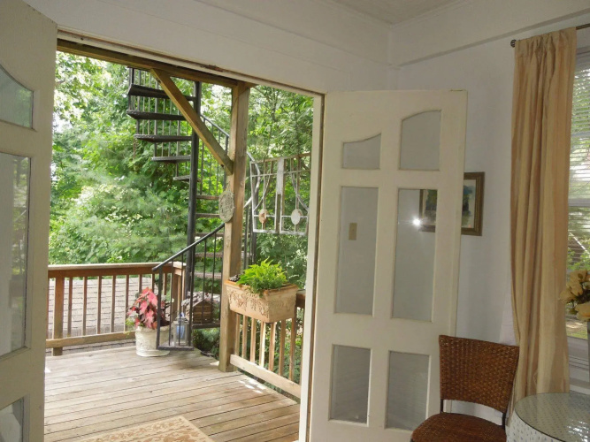 Oakland Cottage Bed & Breakfast