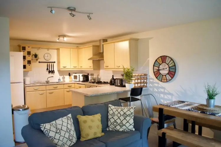 Spacious 3 Bed Apartment in Central Location
