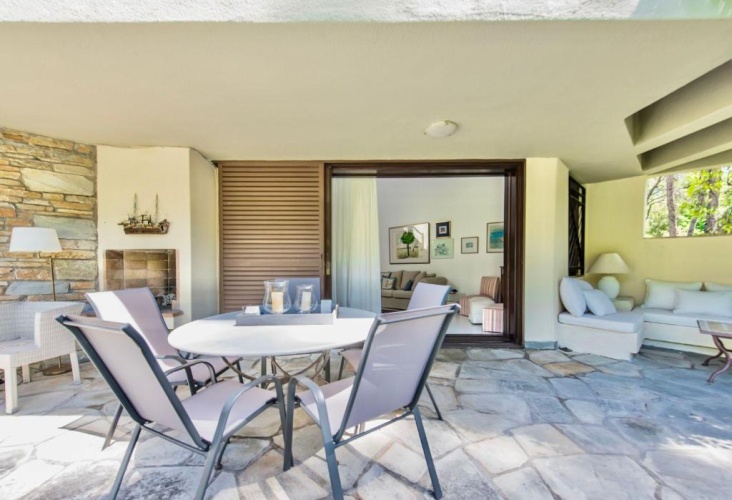 2 Bedrooms Villa