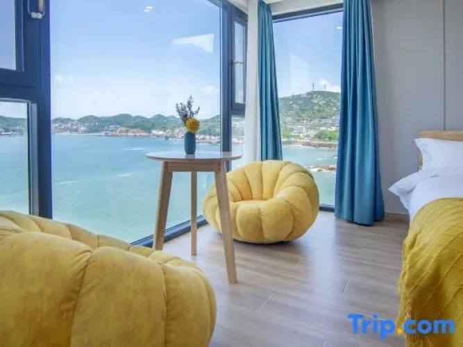 Standard Twin room with sea view