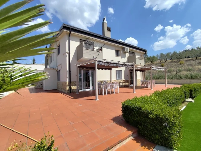 Standard Quadruple Family room with garden view