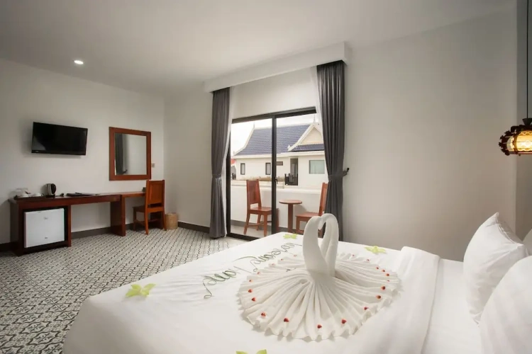 Deluxe Double room with balcony and with pool view