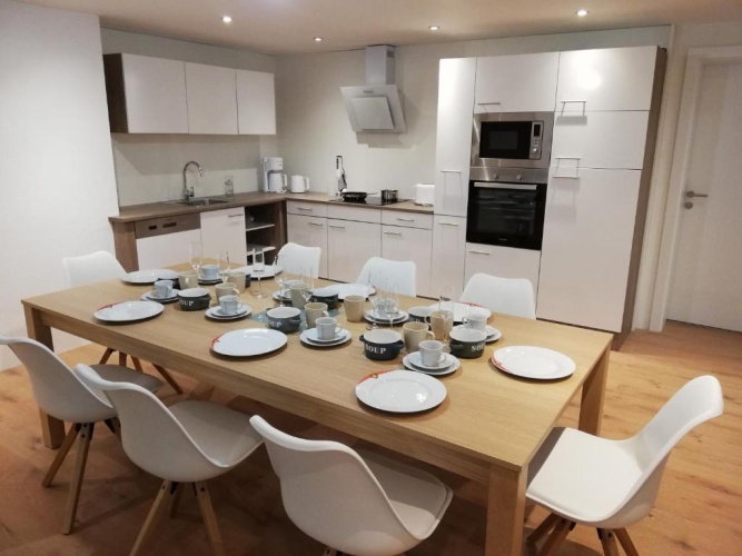 3 Bedrooms Apartment
