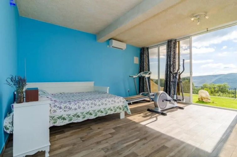 Villa Falcon Rook