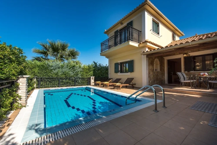 Family Cottage with balcony