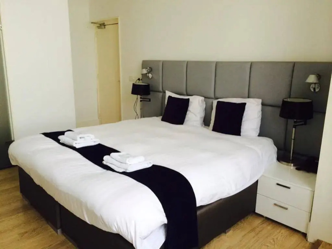 Hotel Room11