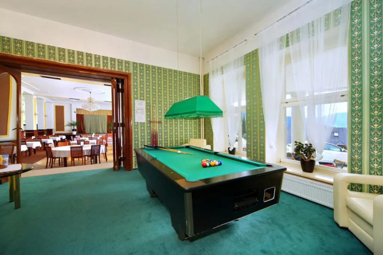 Palace Club