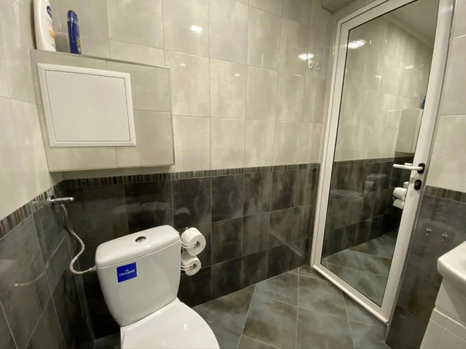 Fantastic 2 Bedroom Apartment - Top Center