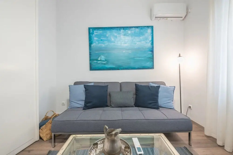 Cloudkeys Spacious Family Home in Thisio
