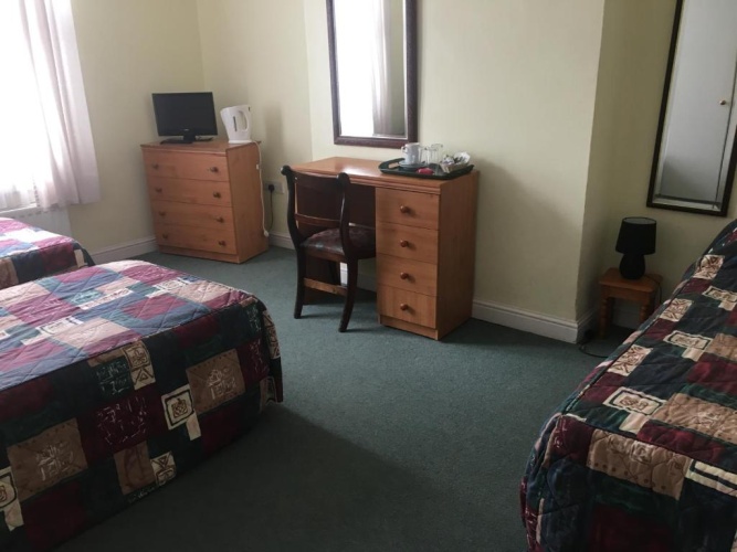 Standard Triple room