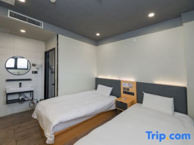 Memory Foam Twin room