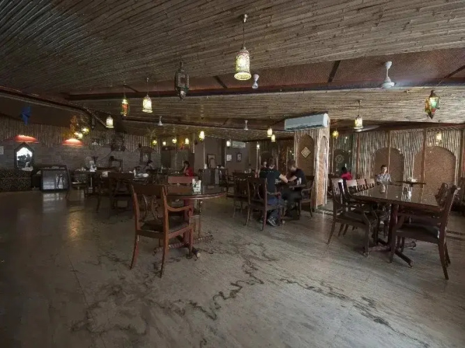 iLodge  Main Bazaar
