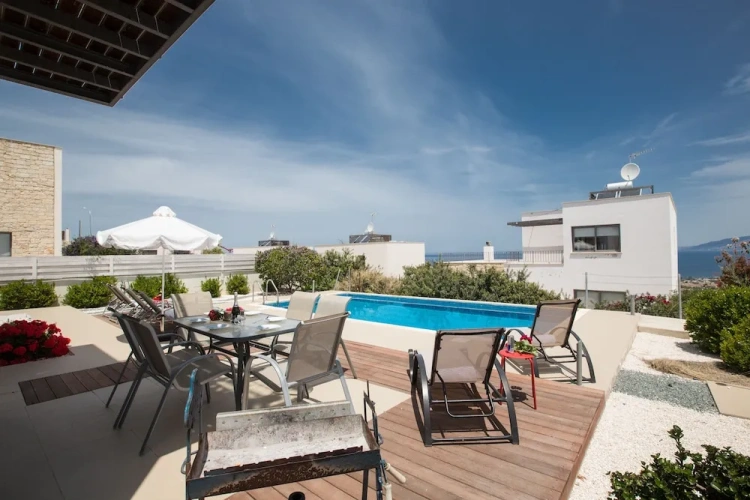 3 Bedrooms Villa with garden view