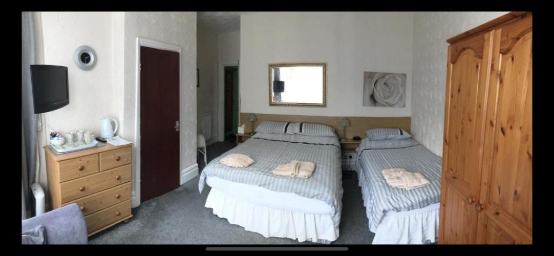 Standard Triple room