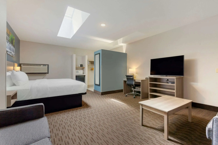 Red Roof Inn & Suites Tomah