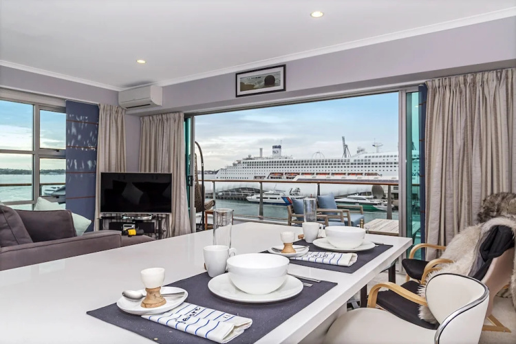 1BR Sub-Penthouse - Panoramic Views